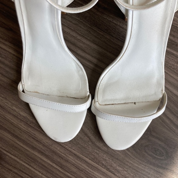 Revolve X RAYE Womens Valerie Block Heel Ankle Strap White Size 8.5 - Picture 7 of 7